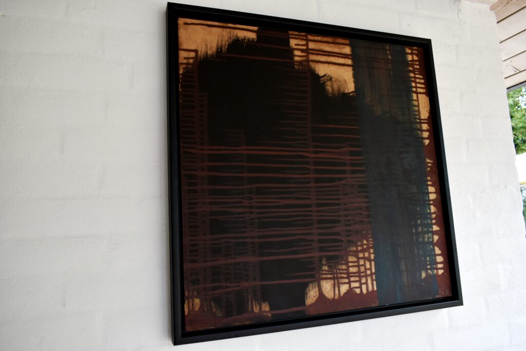 No. 360 Mål 61x61cm Titel: Striber i rødt Olie på masonite incl. svæveramme sort/sølv Pris kr. 4.000/Euro 535