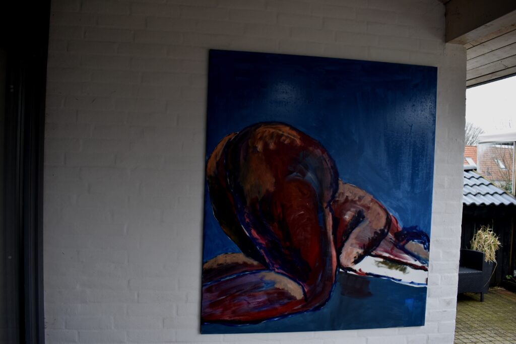 No. 410 Mål 140x120cm Titel: modelbagfra Olie på lærred incl. svæveramme sort/sølv Pris kr. 14.000/Euro 2.020