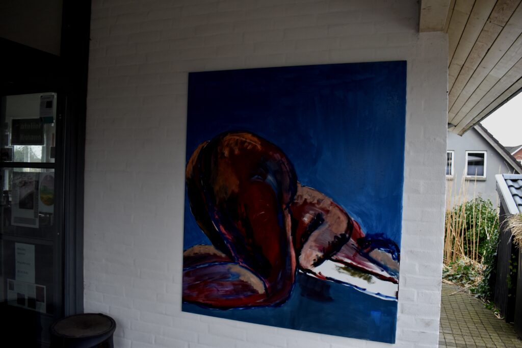 No. 410 Mål 140x120cm Titel: modelbagfra Olie på lærred incl. svæveramme sort/sølv Pris kr. 14.000/Euro 2.020