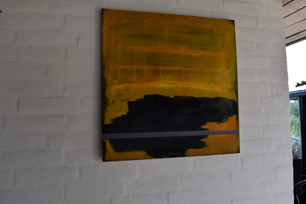 No. 339 Tittel: Gul ved afgrænsning Størrelse: h. 61cm x b. 61 cm Materiale: Oil on camasonite Indramning: Svæveramme sølv/sort Pris: dkr. 4.000 Euro 535