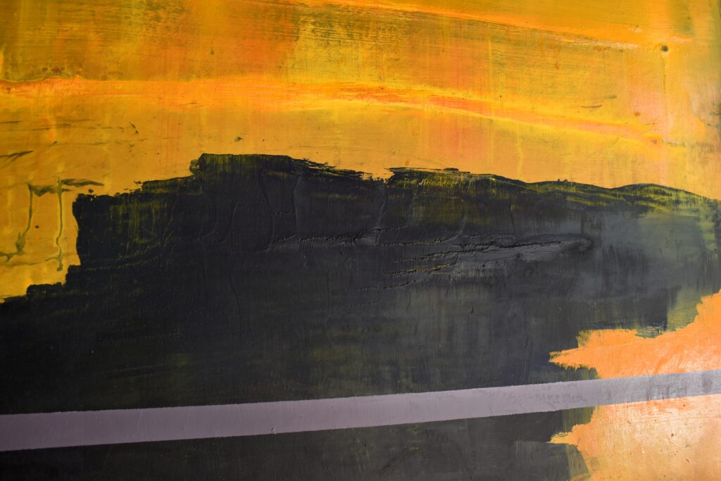 No. 339 Tittel: Gul ved afgrænsning Størrelse: h. 61cm x b. 61 cm Materiale: Oil on camasonite Indramning: Svæveramme sølv/sort Pris: dkr. 4.000 Euro 535