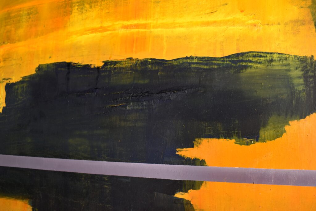 No. 339 Tittel: Gul ved afgrænsning Størrelse: h. 61cm x b. 61 cm Materiale: Oil on camasonite Indramning: Svæveramme sølv/sort Pris: dkr. 4.000 Euro 535