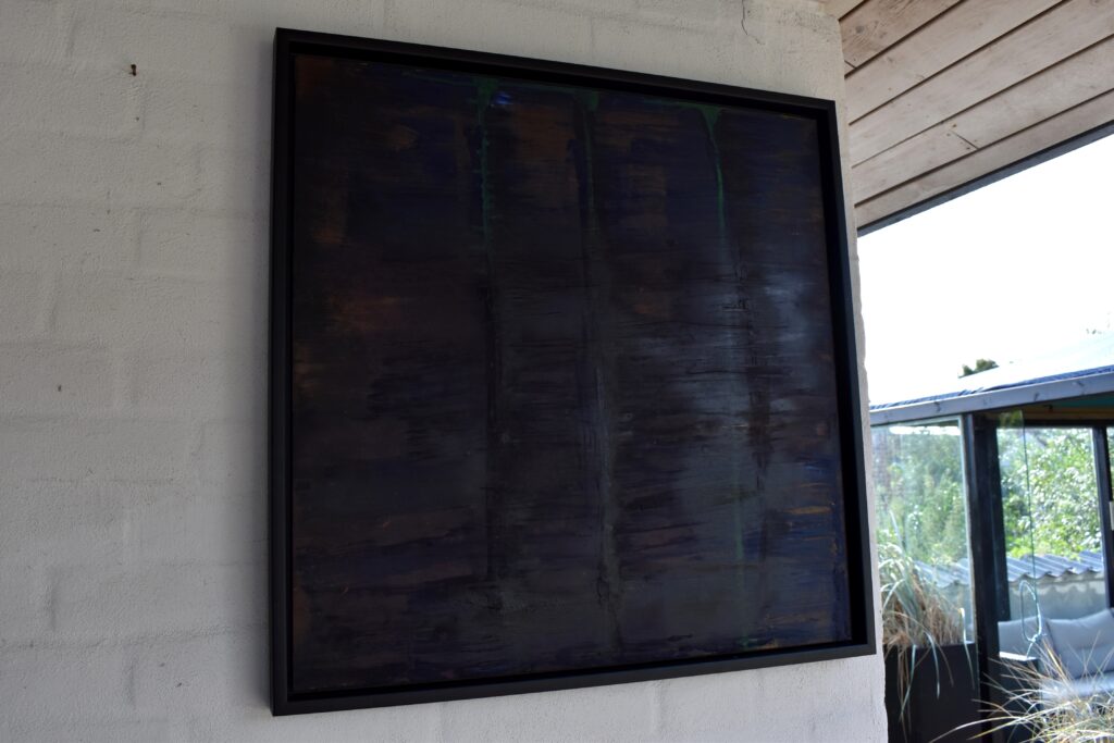 No. 341 Tittel: Grønne spejlinger Størrelse: h. 61cm x b. 61 cm Materiale: Oil on camasonite Indramning: Svæveramme sølv/sort Pris: dkr. 4.000 Euro 535