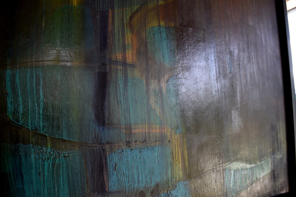 No. 356 Tittel: Lyset bryder i linier Størrelse: h. 61cm x b. 61 cm Materiale: Oil on camasonite Indramning: Svæveramme sølv/sort Pris: dkr. 4.000 Euro 535