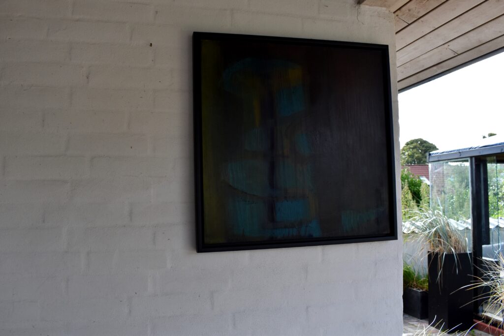 No. 356 Tittel: Lyset bryder i linier Størrelse: h. 61cm x b. 61 cm Materiale: Oil on camasonite Indramning: Svæveramme sølv/sort Pris: dkr. 4.000 Euro 535