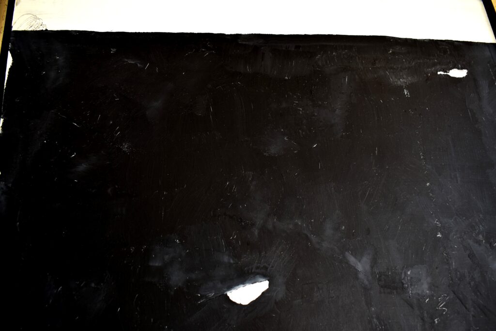 No. 367 Tittel: Sort med hvidt Størrelse: h. 61cm x b. 61 cm Materiale: Oil on camasonite Indramning: Svæveramme sølv/sort Pris: dkr. 4.000 Euro 535