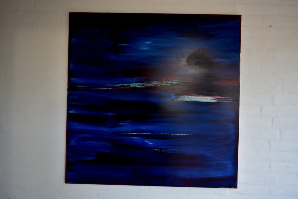 No. 390 Mål 100x100cm Titel: Blåt er blådt Olie på lærred incl. svæveramme sort/sølv Pris kr. 10.000/Euro 1.34