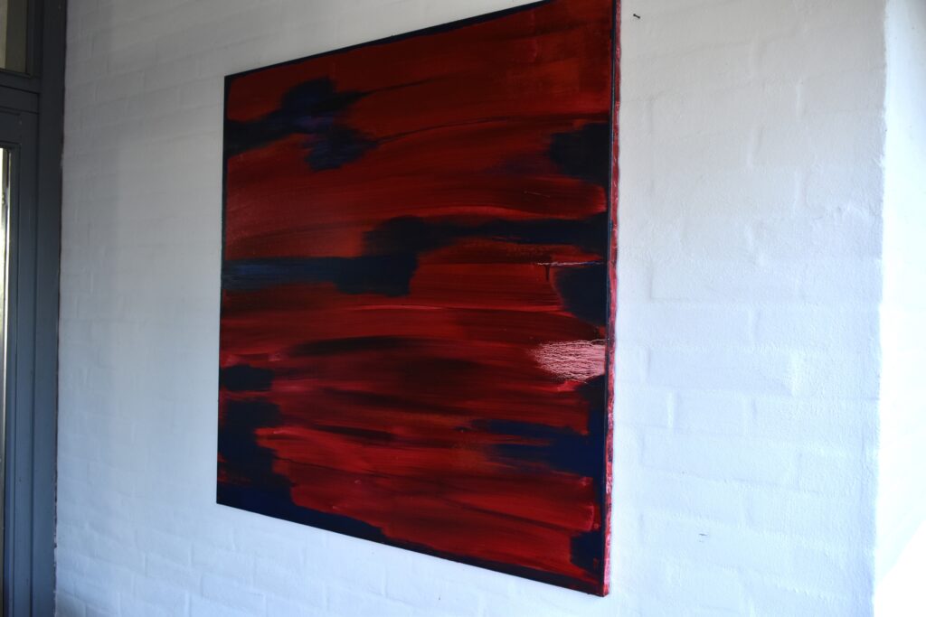 No. 393 Mål 100x100cm Titel: havrødt Olie på lærred incl. svæveramme sort/sølv Pris kr. 10.000/Euro 1.34